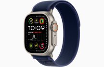   Apple Watch Ultra 2 GPS + Cellular, 49 mm-es natúr titántok, kék Terep pánt – M/L