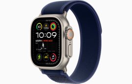 Apple Watch Ultra 2 GPS + Cellular, 49 mm-es natúr titántok, kék Terep pánt – M/L